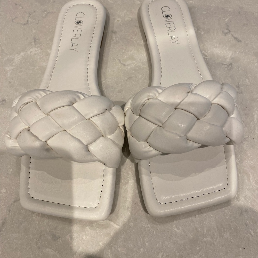 Cloverlay, size 9, white sandals